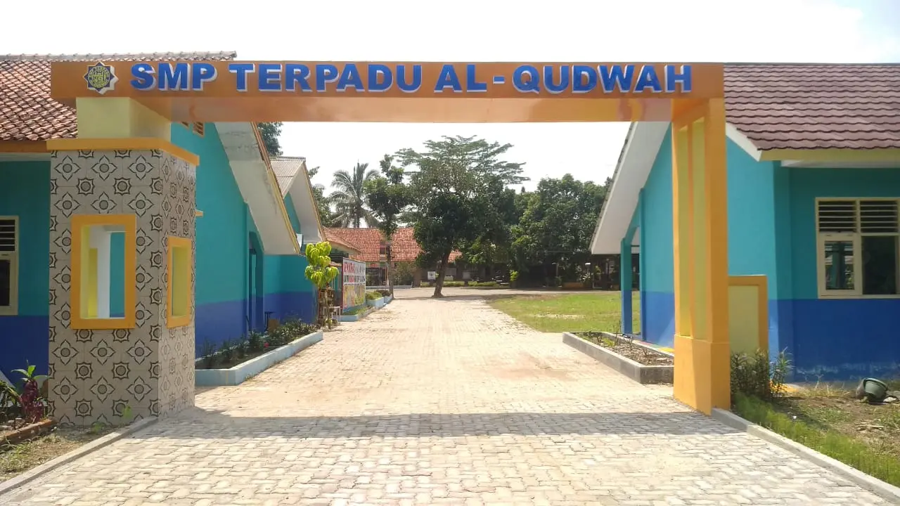 Gerbang SMP Terpadu Al Qudwah